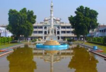 Firozabad News, फिरोजाबाद शहर The Jain temple was founded by Late Seth Chhadami Lal Jain. In the temple hall, the beautiful statue of Lord Mahavir ji is established in the currency of Padmasana, in this beautiful and huge temple, on May 2, 1976, 45 feet long and 12 feet width statue of Lord Vahuvali Swami has been established .The idol has a total weight of a massive 130 Ton. It is the first of India and the fifth largest statue in the country and Chandraprabha Beautiful statue of the ground is also established.From the whole of India, the Jain Mantrali Dasmunshi Mahavir keeps coming in the number of thousands of devotees every month for observing Digambar Jain temple.