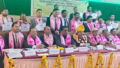 Firozabad News फिरोजाबाद। इनकम टैक्स ट्रेड टैक्स बार एसोसिएशन की नवीन कार्यकारिणी के पदाधिकारियों को पद व गोपनीयता की शपथ दिलाई गई। अतिथियों का पीत टुपट्ा पहनाकर स्वागत किया गया। फिरोजाबाद क्लब में आयोजित शपथ ग्रहण समारोह का शुभारम्भ अतिथियों ने दीप प्रज्जवलन कर किया। नवागत कार्यकारिणी के पदाधिकारियों को पद एवं गोपनीयता की शपथ दिलाई।